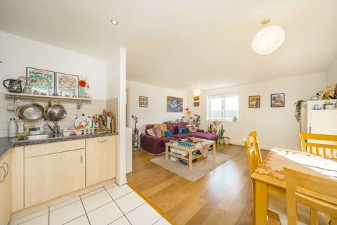 1 bedroom flat to rent, Garratt Lane, London SW18
