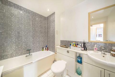 1 bedroom flat to rent, Garratt Lane, London SW18