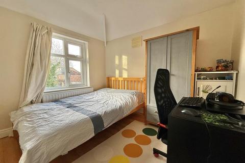 3 bedroom flat to rent, Burbage Close, London, SE1