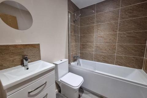 3 bedroom flat to rent, Burbage Close, London, SE1