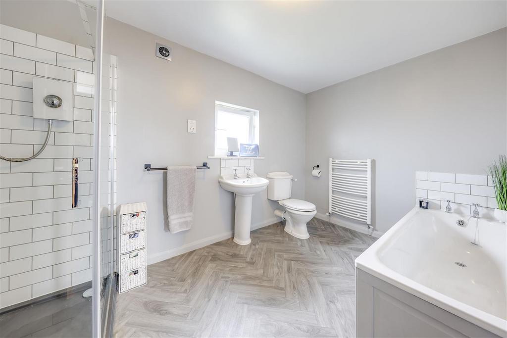 2nd Bathroom