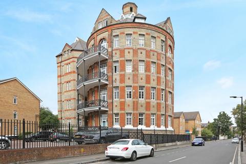 1 bedroom apartment to rent, Gables Close, London