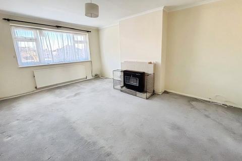 2 bedroom maisonette to rent, Heath Grove, Sunbury-on-Thames, Surrey, TW16