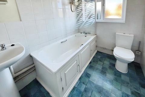 2 bedroom maisonette to rent, Heath Grove, Sunbury-on-Thames, Surrey, TW16