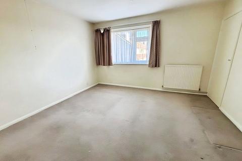 2 bedroom maisonette to rent, Heath Grove, Sunbury-on-Thames, Surrey, TW16