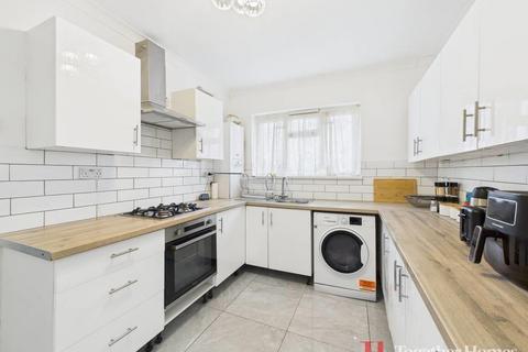 2 bedroom flat for sale, Whalebone Lane South, Dagenham