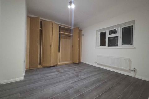 3 bedroom terraced house to rent, Romford RM3