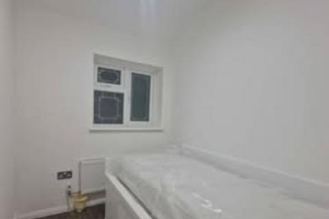 3 bedroom terraced house to rent, Romford RM3