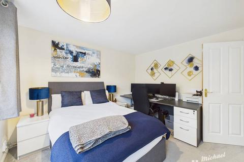 2 bedroom ground floor flat for sale, Victoria Street, Aylesbury, Buckinghamshire