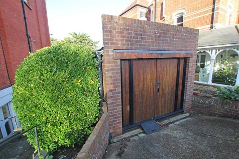 2 bedroom flat for sale, St Johns Road, Eastbourne, BN20 7NB
