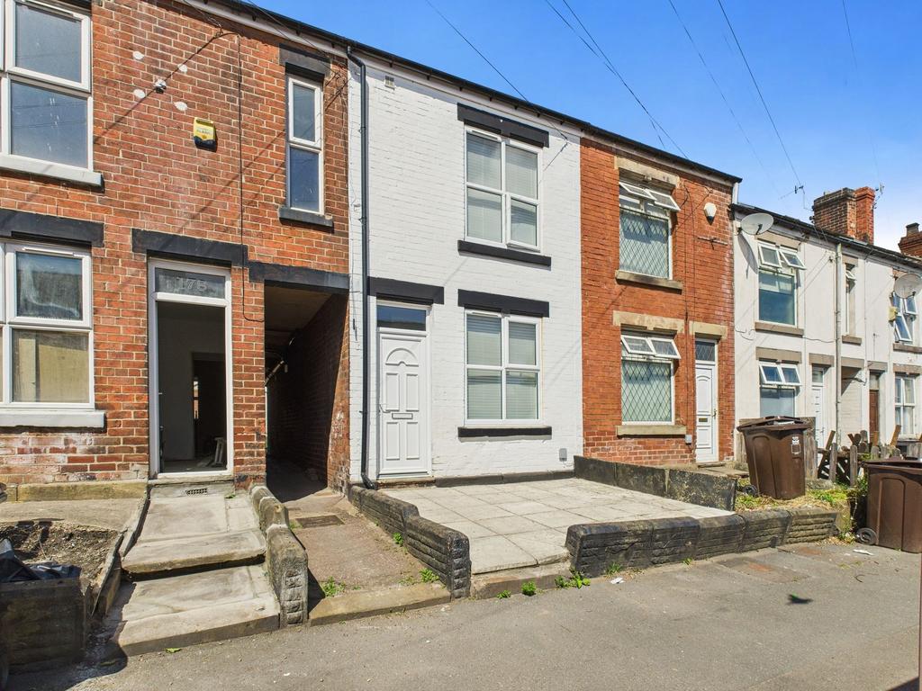 External view of a terraced house showing the f...