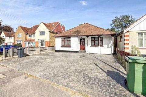 4 bedroom bungalow to rent, Loose Road, Maidstone, Kent, ME15