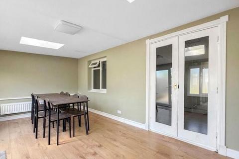 4 bedroom bungalow to rent, Loose Road, Maidstone, Kent, ME15