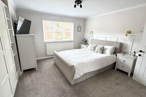 4 bedroom detached house for sale, Abbotswood, Kingsteignton, TQ12