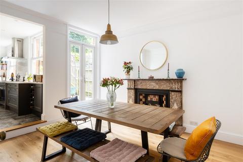 5 bedroom semi-detached house for sale, Lynwood Road, Redhill