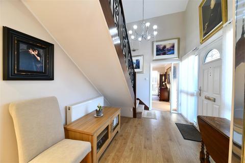 4 bedroom detached house for sale, Whitney Drive, Stevenage