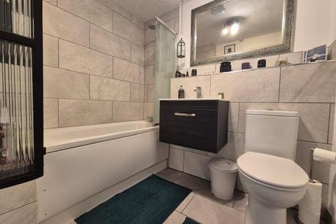 1 bedroom flat for sale, Darwin Court, Gravel Walk, Rochester