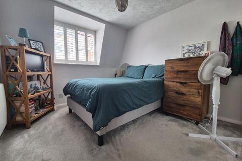 1 bedroom flat for sale, Darwin Court, Gravel Walk, Rochester
