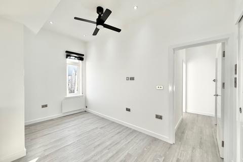 Studio to rent, 59 Canfield Gardens, London NW6