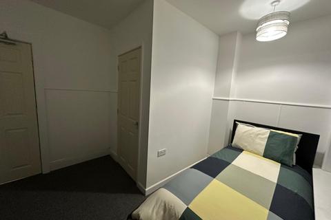 3 bedroom terraced house to rent, Halstead Street, Leicester LE5