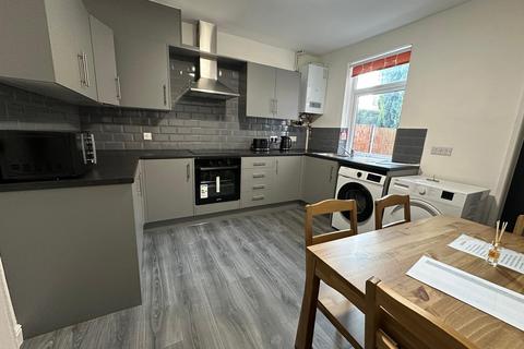 3 bedroom terraced house to rent, Halstead Street, Leicester LE5