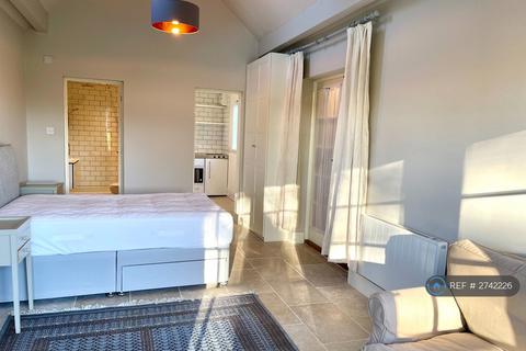 1 bedroom maisonette to rent, South Park Farm, Grayswood, Haslemere, GU27
