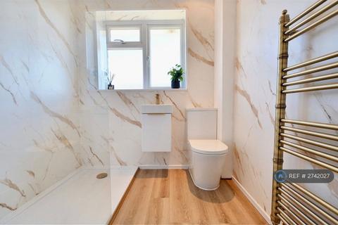 3 bedroom bungalow to rent, Bybrook Road, Kennington, Ashford, TN24