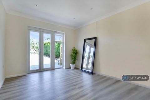 3 bedroom bungalow to rent, Bybrook Road, Kennington, Ashford, TN24