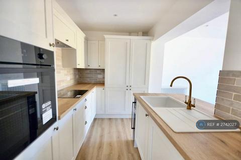 3 bedroom bungalow to rent, Bybrook Road, Kennington, Ashford, TN24