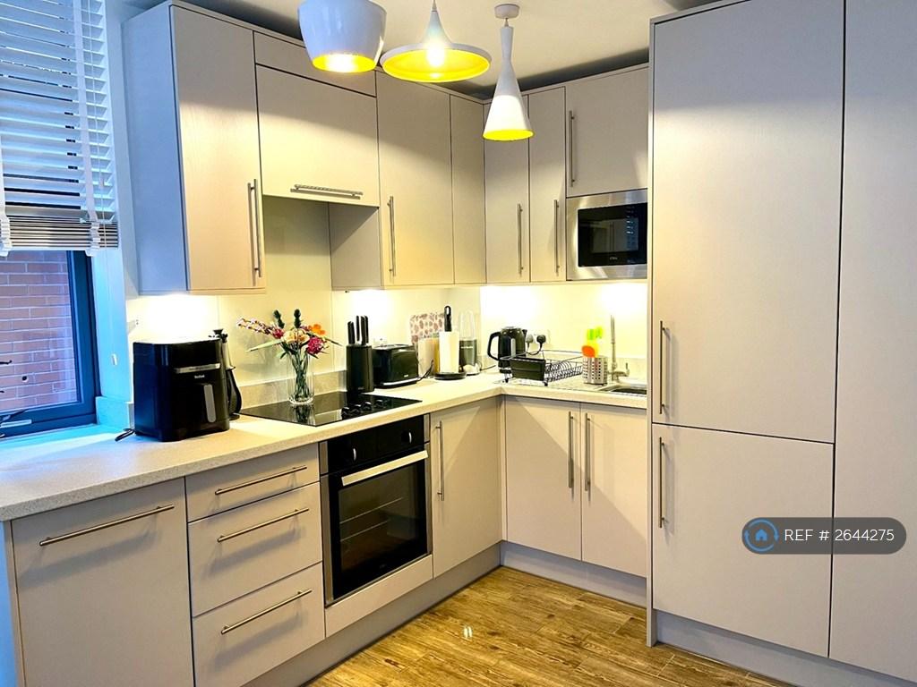 Fitted Kitchen With Appliances