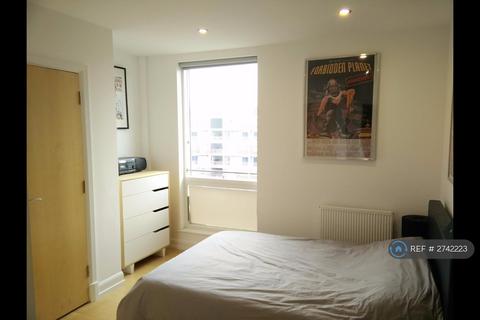 3 bedroom flat to rent, Hertford Road, London, N1