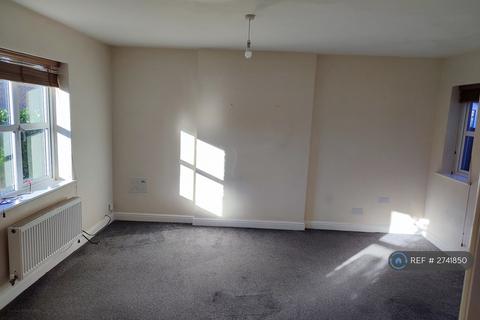 3 bedroom terraced house to rent, Lawnhurst Avenue, Manchester, M23