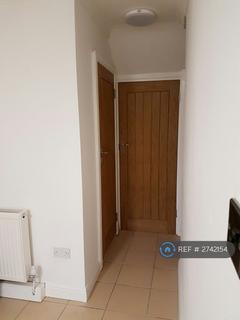 2 bedroom flat to rent, North Finchley, London, N12