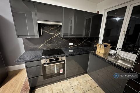 2 bedroom terraced house to rent, Eversley Avenue, Bexleyheath, DA7