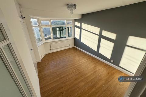 2 bedroom terraced house to rent, Eversley Avenue, Bexleyheath, DA7