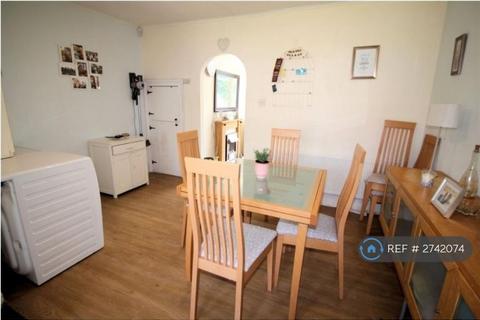 2 bedroom terraced house to rent, Eversley Avenue, Bexleyheath, DA7