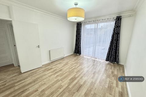 3 bedroom terraced house to rent, Warley Avenue, Dagenham, RM8
