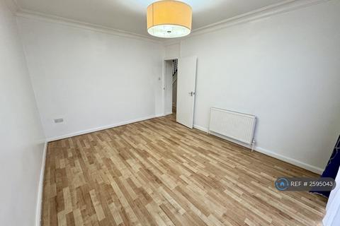 3 bedroom terraced house to rent, Warley Avenue, Dagenham, RM8