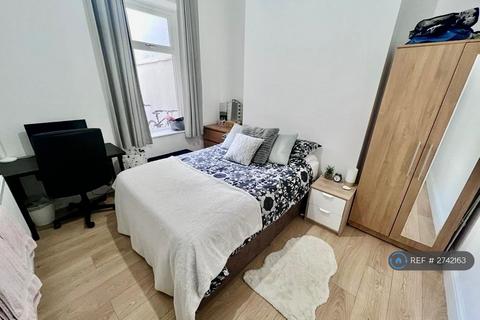 6 bedroom terraced house to rent, King Edwards Road, Swansea, SA1