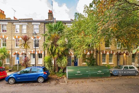 2 bedroom flat to rent, Bonnington Square, London, SW8
