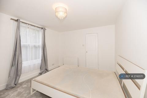 2 bedroom flat to rent, Bonnington Square, London, SW8