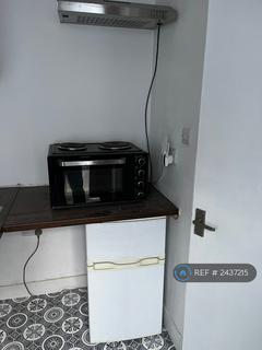 Studio to rent, Sunbury On Thames, Sunbury, TW16