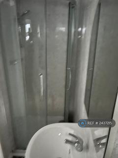 Studio to rent, Sunbury On Thames, Sunbury, TW16