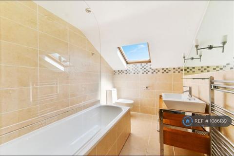 1 bedroom flat to rent, Balham High Road, London, SW12