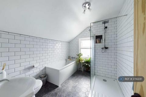 2 bedroom end of terrace house to rent, Rosebery Avenue, Gloucester, GL1