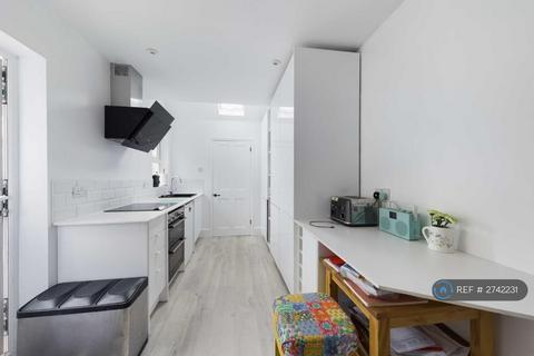 2 bedroom end of terrace house to rent, Rosebery Avenue, Gloucester, GL1