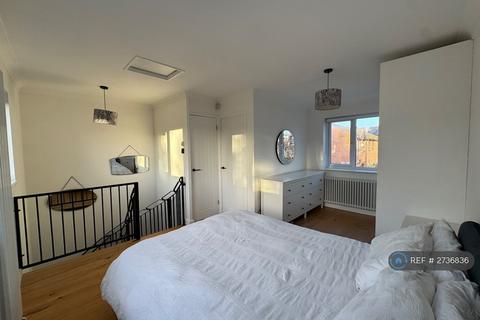 1 bedroom semi-detached house to rent, Temple Close, London, E11