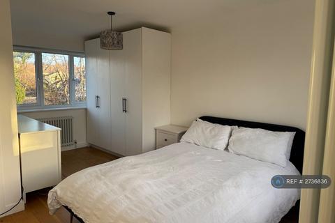1 bedroom semi-detached house to rent, Temple Close, London, E11
