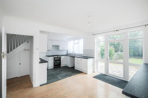 3 bedroom semi-detached house to rent, Brodie Road, North Chingford