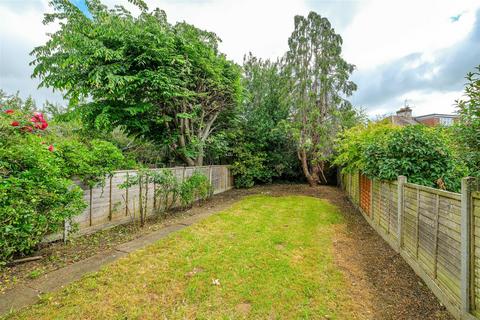 3 bedroom semi-detached house to rent, Brodie Road, North Chingford